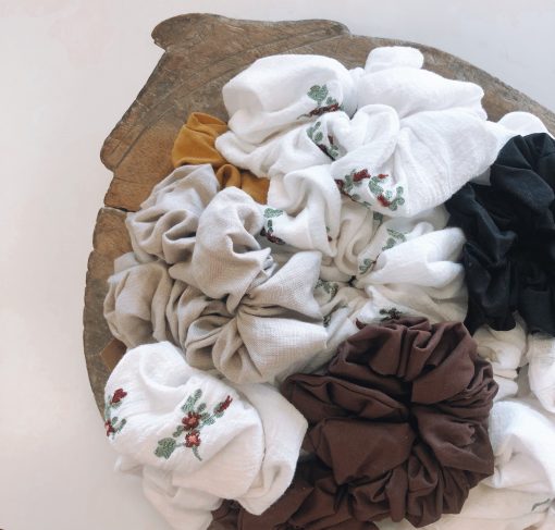 White Big and Small Printed Scrunchie - Image 3